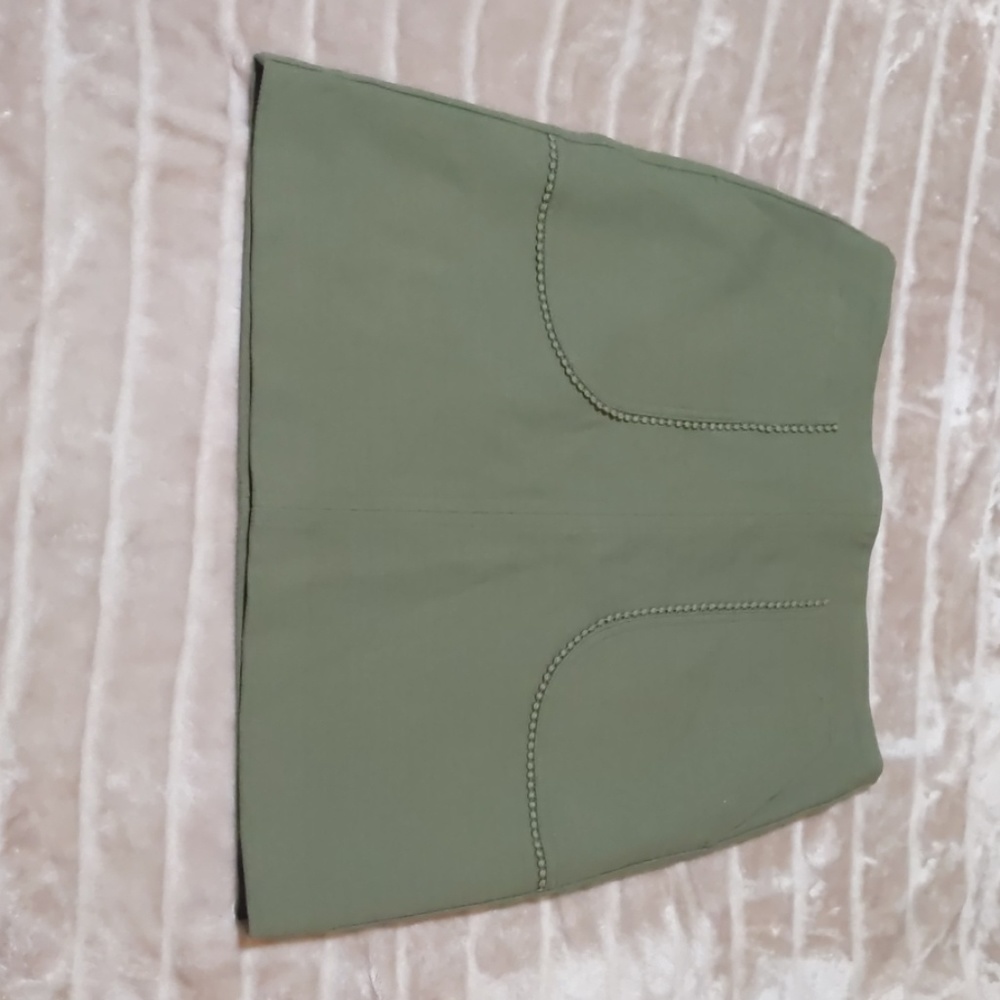 🆕 LOFT Olive Skirt w/ pocket detail